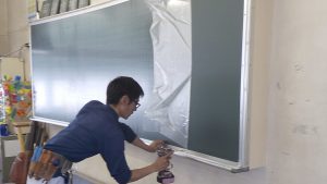 学校用大型黒板・曲面・施工中505